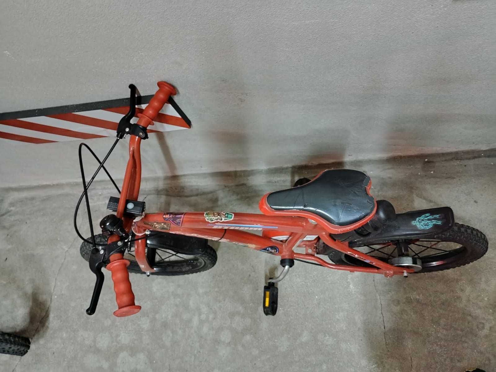 Bicicleta de criança roda 16" CARS MCQUEEN (como nova)