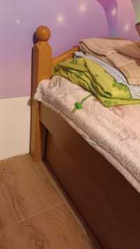 Sprzedam drewniane(sosna) łóżko z szuflada  i materacem175/ 75cm