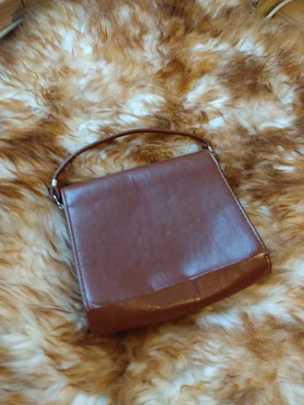 Skórzana brązowa torebka do ręki vintage mała kopertówka kuferek