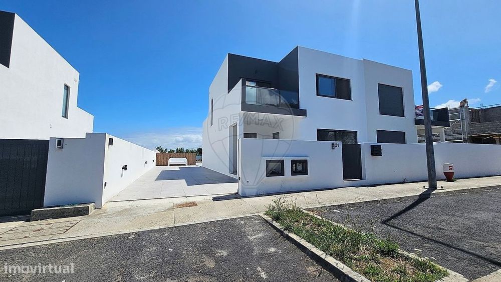 Moradia T4 para venda