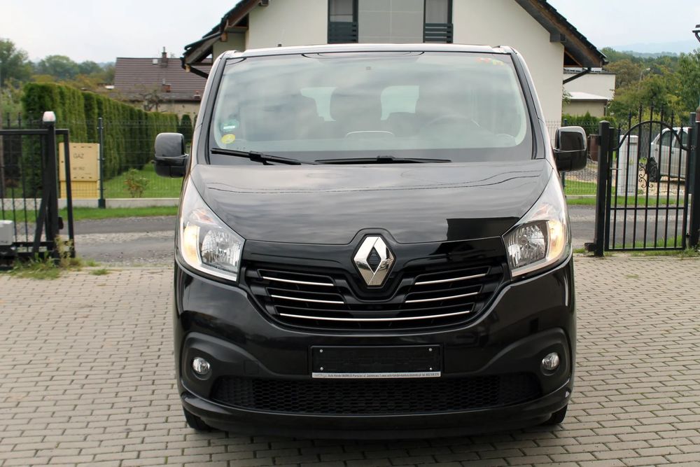 Renault Trafic BEZWYPADKOWY BARDZO ŁADNY LONG 9 miejscowy sprowadzony na kołach.