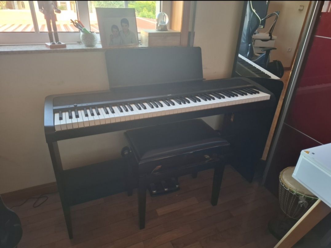 Piano KORG B2 SP em otimo estado (banco incluido)