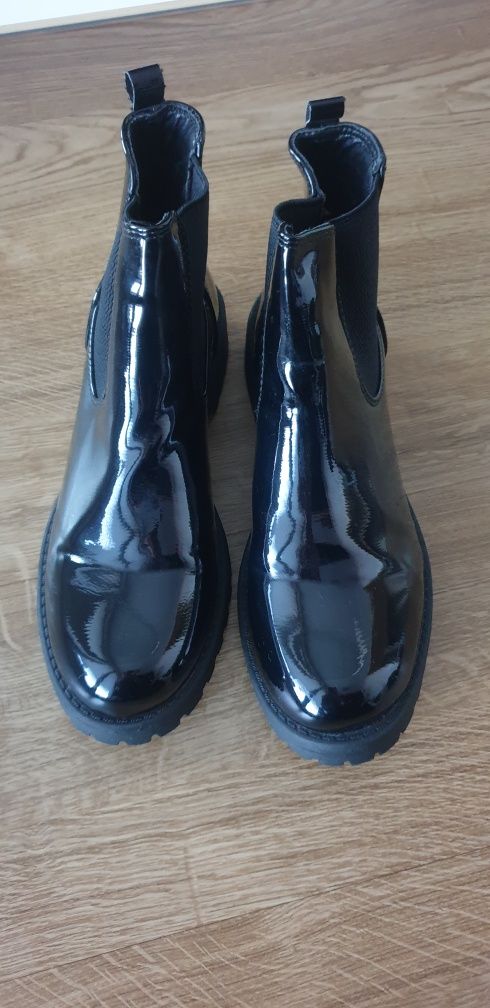 C&A lakierowane botki rozmiar  40