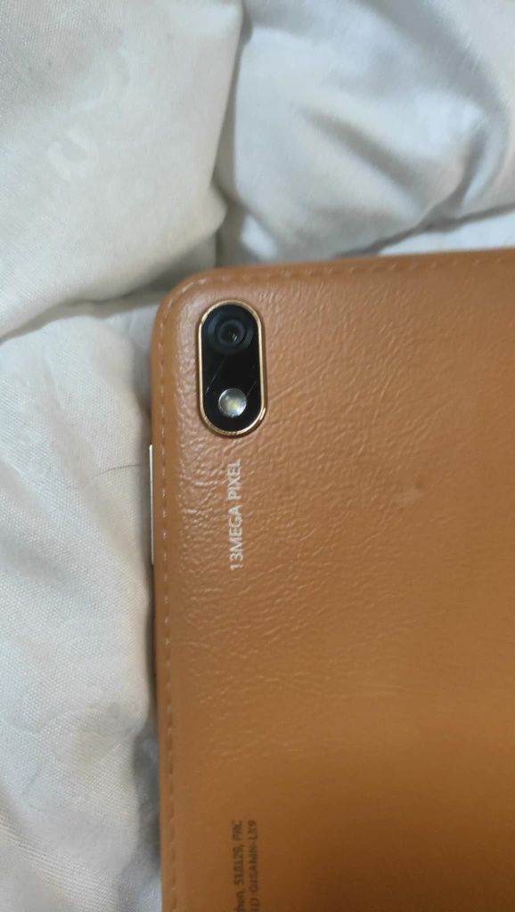 Huawei 13 mega pixel wejście mikro USB. W dobrym stanie używany raz:)