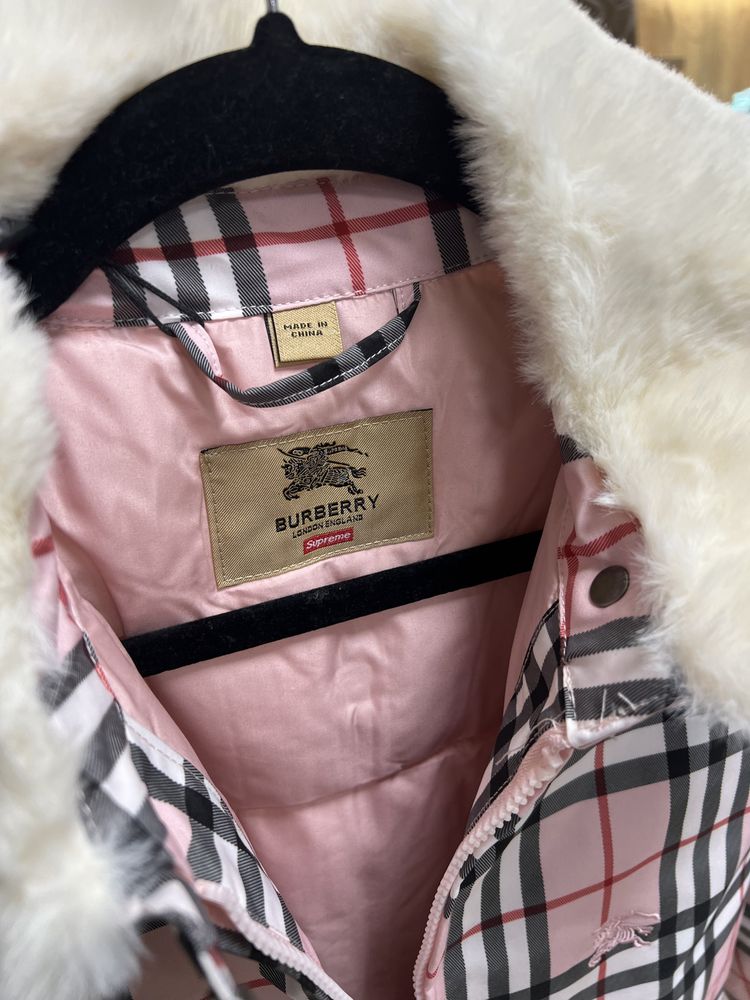 Куртка Supreme x Burberry Shearly Down Jacket Pink Logo