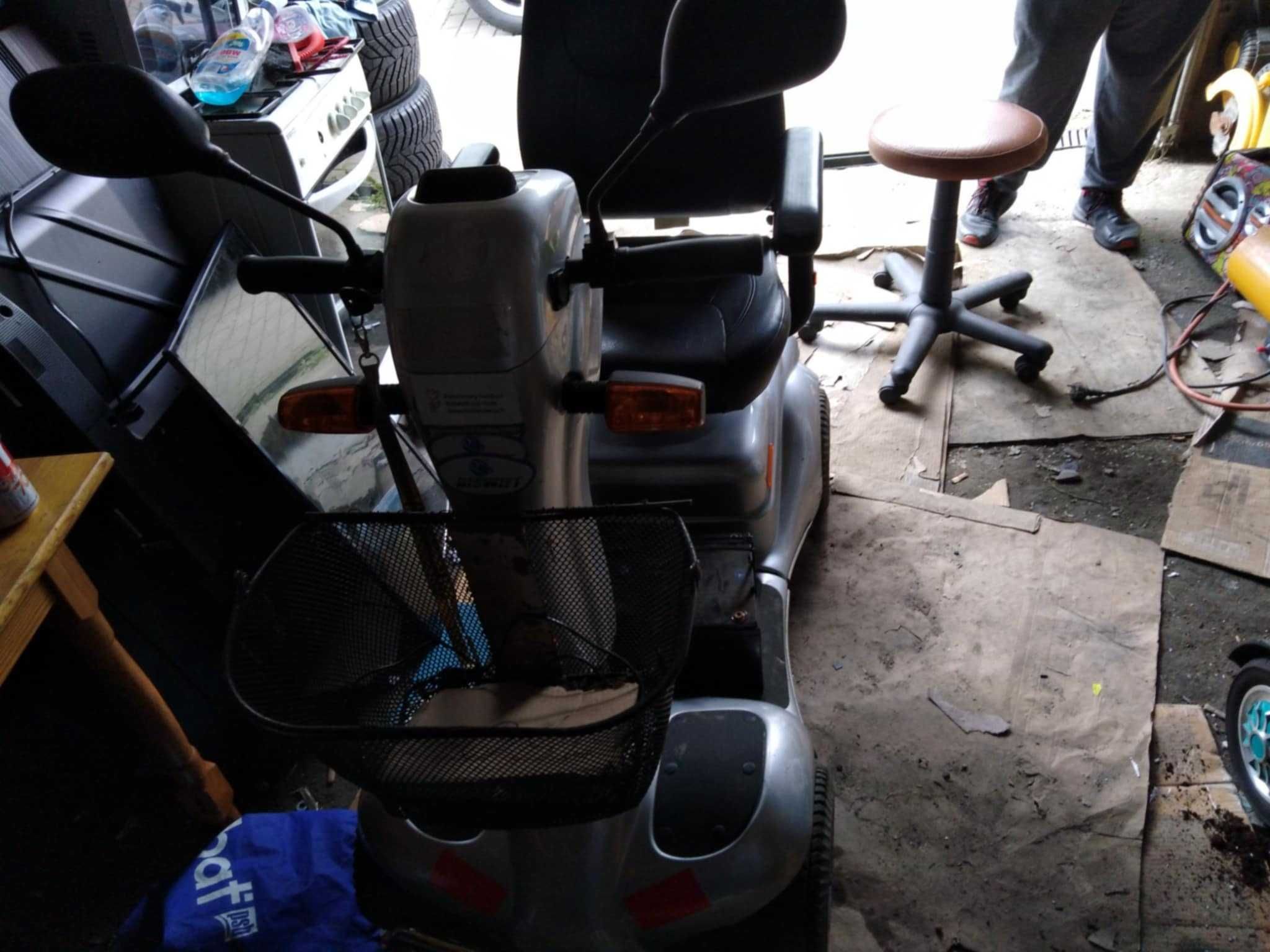 Sprzedam wózek dla osoby starszej