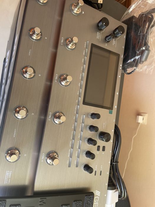 Новий гітарний процесор MOOER GE300