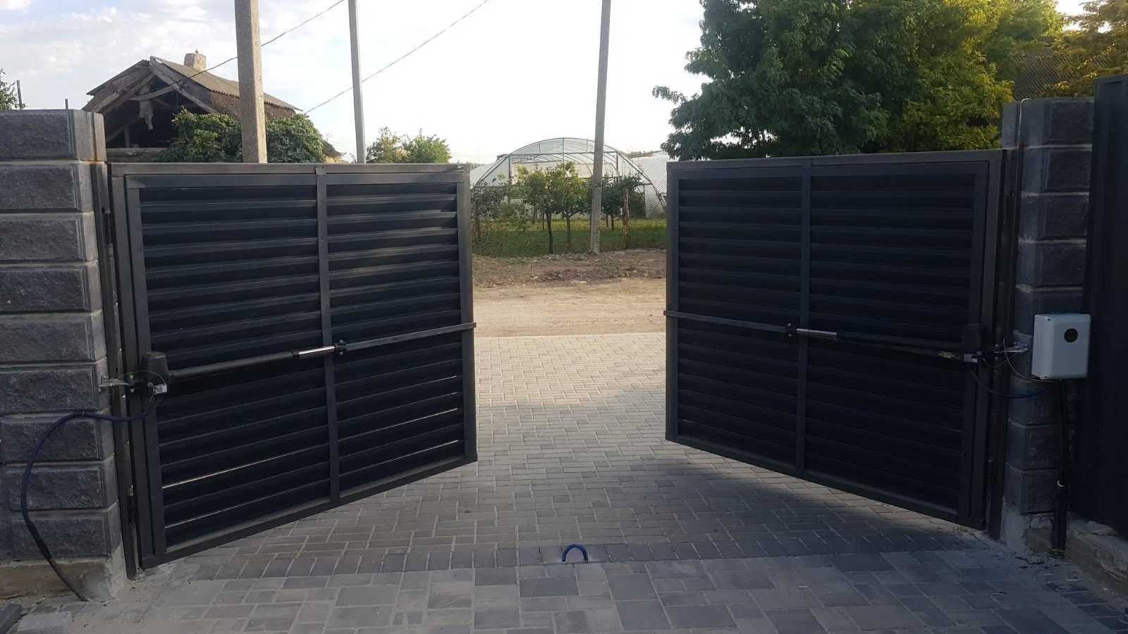 Електроприводи для воріт від Xboost, Привід на розпашні ворота
