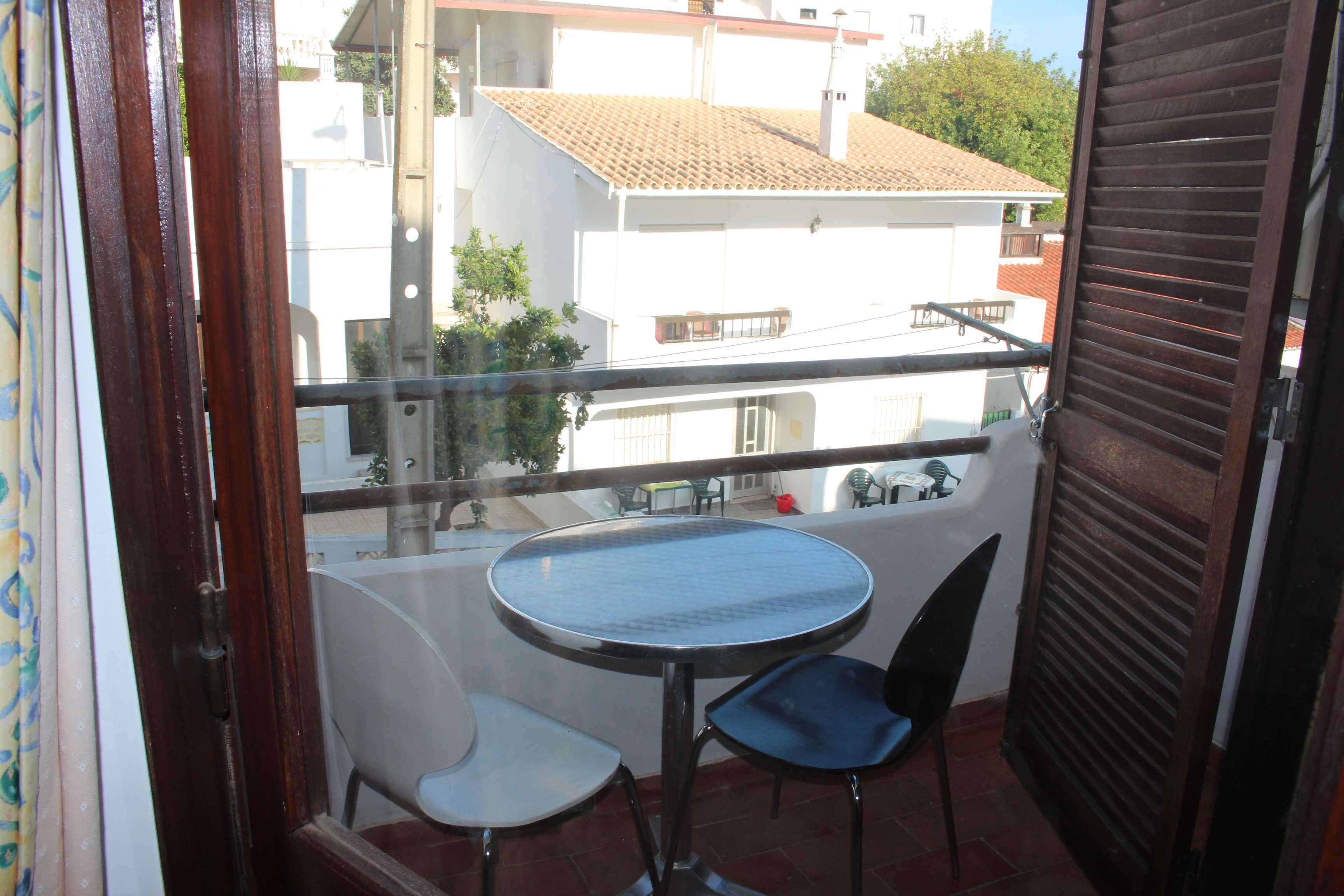 T1 a 800 m da baixa de Albufeira, para 4 pax, com wifi e a/c