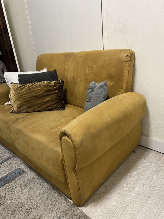Sofá 2 lugares amarelo torrado