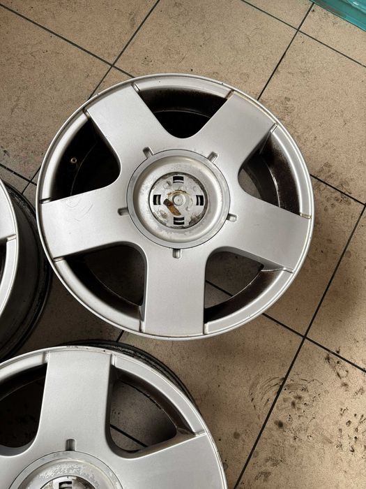 Felgi Golf IV 5x100 R15