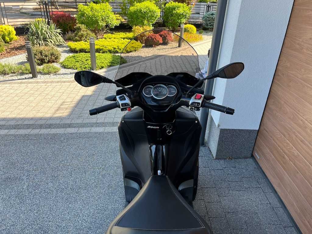 Piekne Piaggio Mp3 300 ie Yourban ++ 2019r ++ Dodatki ++ L5e ++ Kat.B