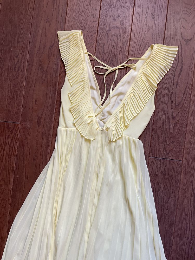 максі легка плісе сукня з відкритою спиною Zara