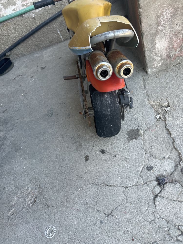 Mota de pista crianca