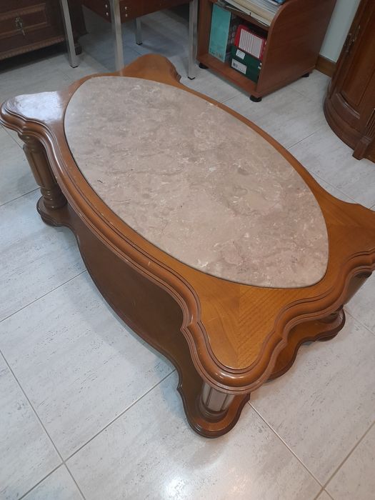 Mesa de centro com pedra mármore