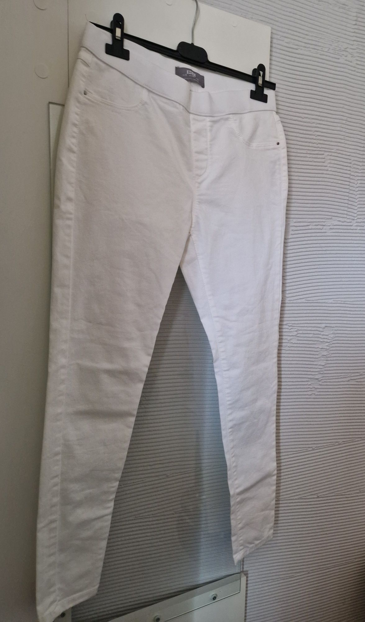 Białe legginsy/spodnie rozmiar M nowe