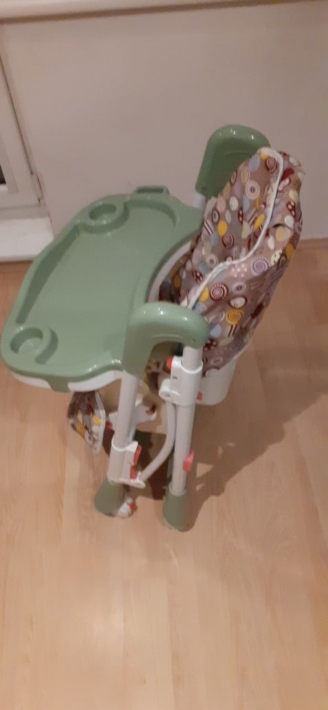 Krzesełko do karmienia dla dziecka