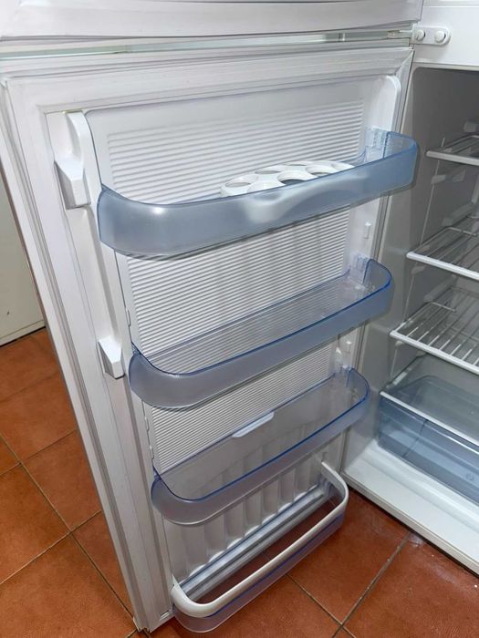 Холодильник , в отличном состоянии