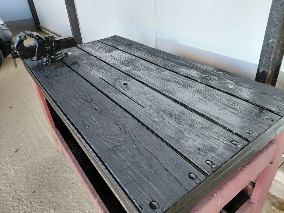 Stół warsztatowy z imadłem