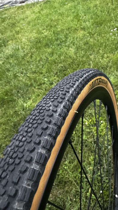 Koła gravel 28 CX 20 Disc. Na oponach z dętkami. Stan bdb.