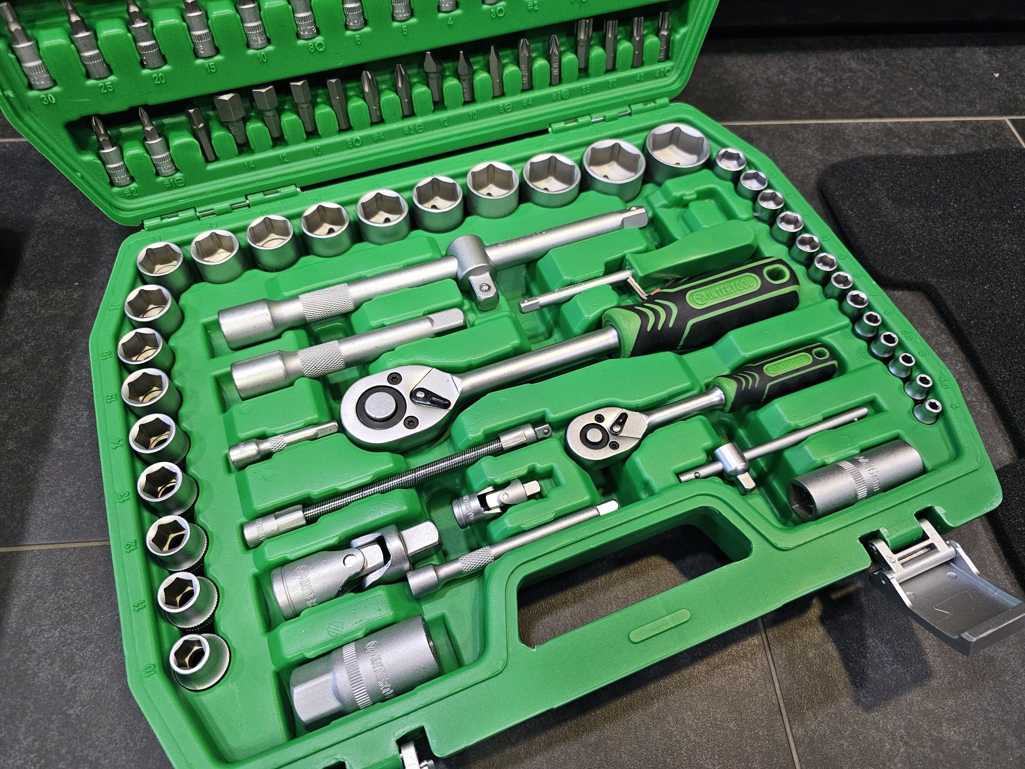 Набор инструментов Головок 94ед. Intertool 1/2", 1/4" 72 зуба Трещетки