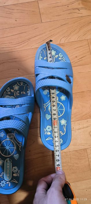 Продам женские сланцы