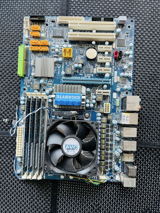 Материнська плата, процесор  Gigabyte GA-MA770-UD3 +