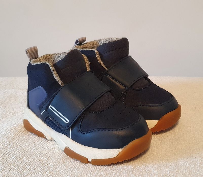 Sapatilhas Zara Baby tamanho 20