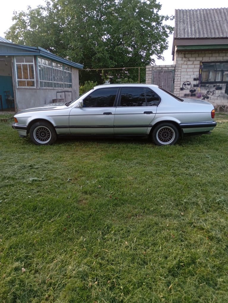 Продам бмв 730 е32