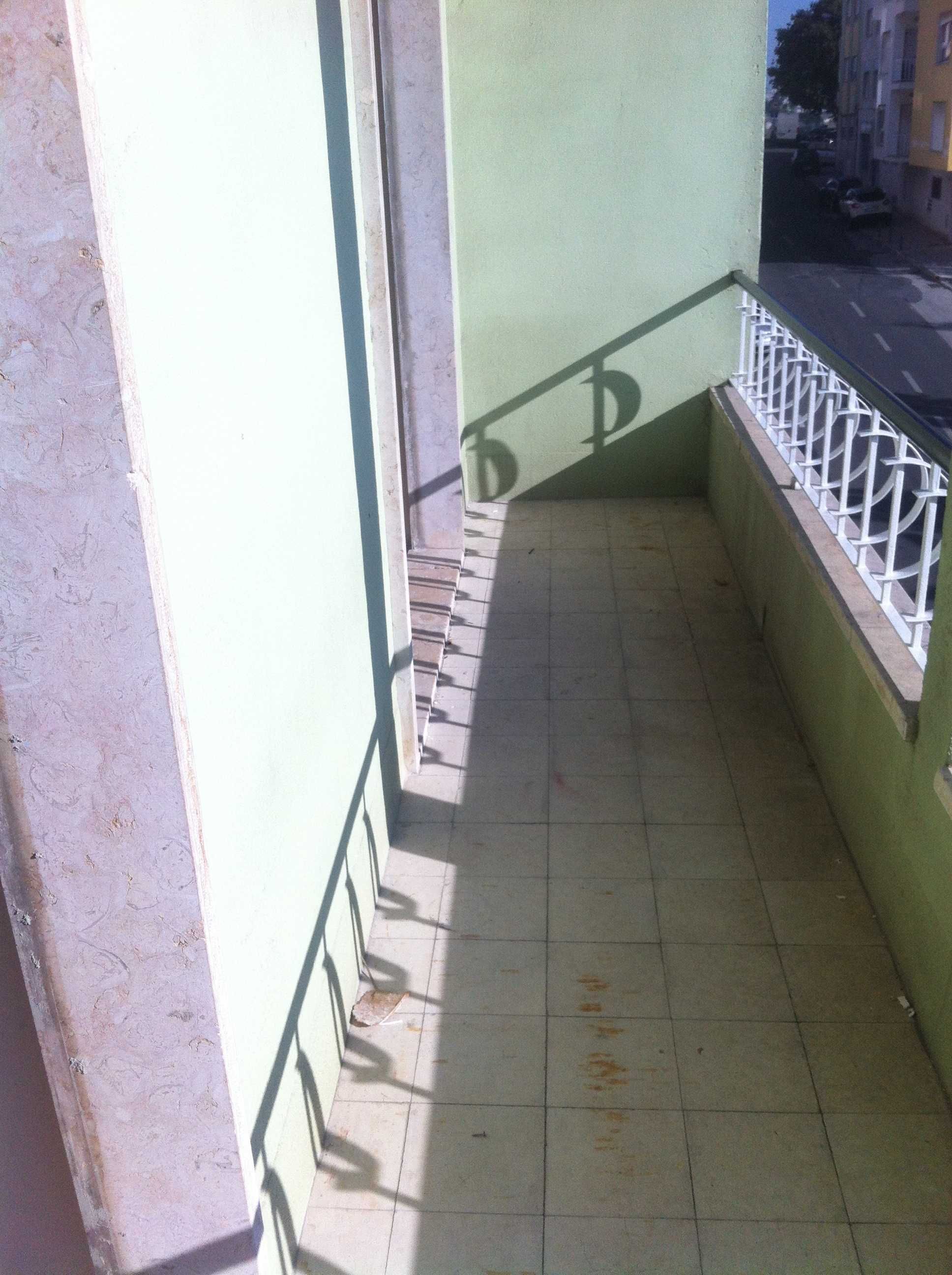 T2 remodelado junto ao Metro Amadora-Este