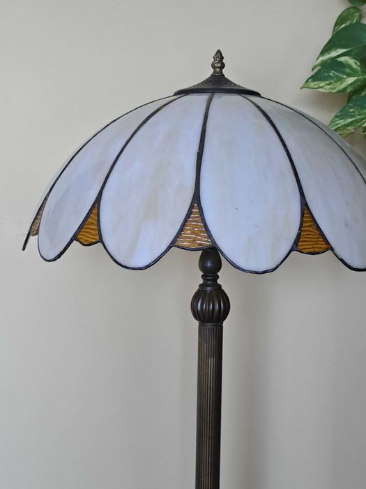 Lampa stojąca kwiat