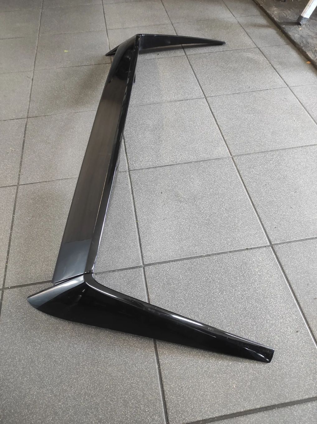 SPOJLER SPOILER LOTKA DASZEK TYLNEJ KLAPY OE VW POLO 5 6R BLUEMOTION 6R6827567 6R6805946 6R6805945 WYSYŁKA !!!!