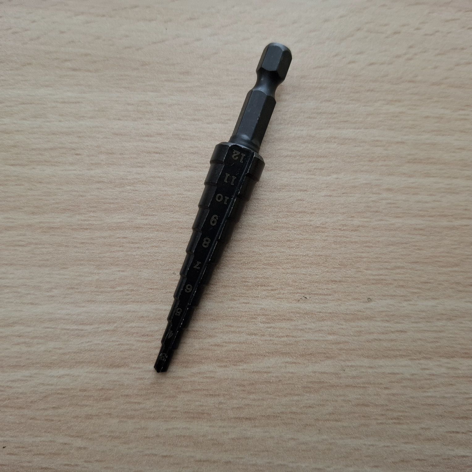 Nova. Broca escalonada de 3mm à 12mm.