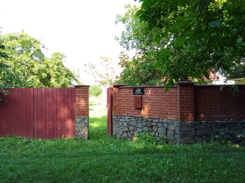 Продам власний будинок з ділянкою