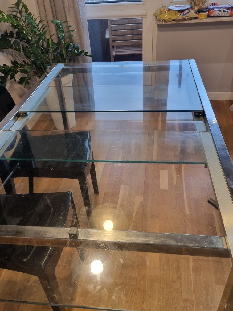 Sprzedam szklany duży rozkładany stół