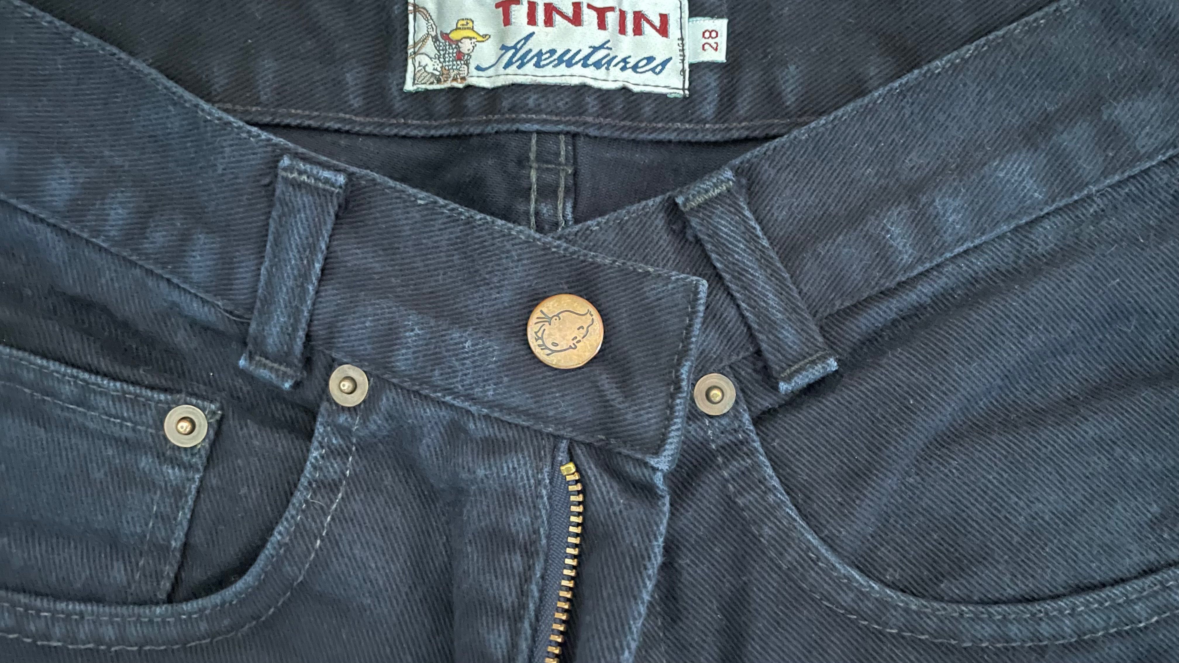 Calças jeans roupa de homem Armani Jeans e Tintim e Milou Aventura