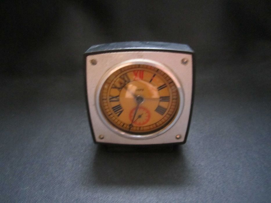 Будильник настольный "ЗАРЯ" Made in USSR.