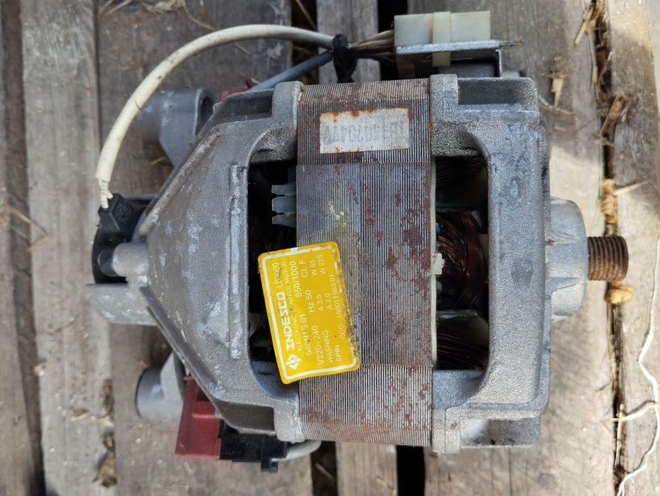 Двигун стіралки Indesit ws105tx