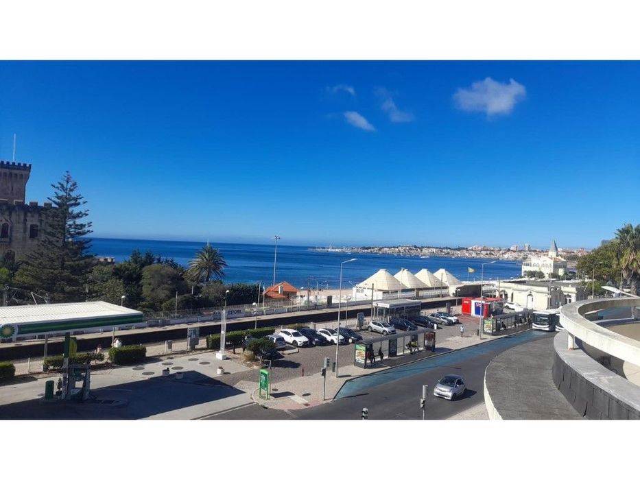 Apartamento T0 com móveis para arrendar no Estoril, com vista de mar