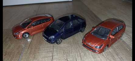 Trzy modele samochodów Citroen Bburago 1:43