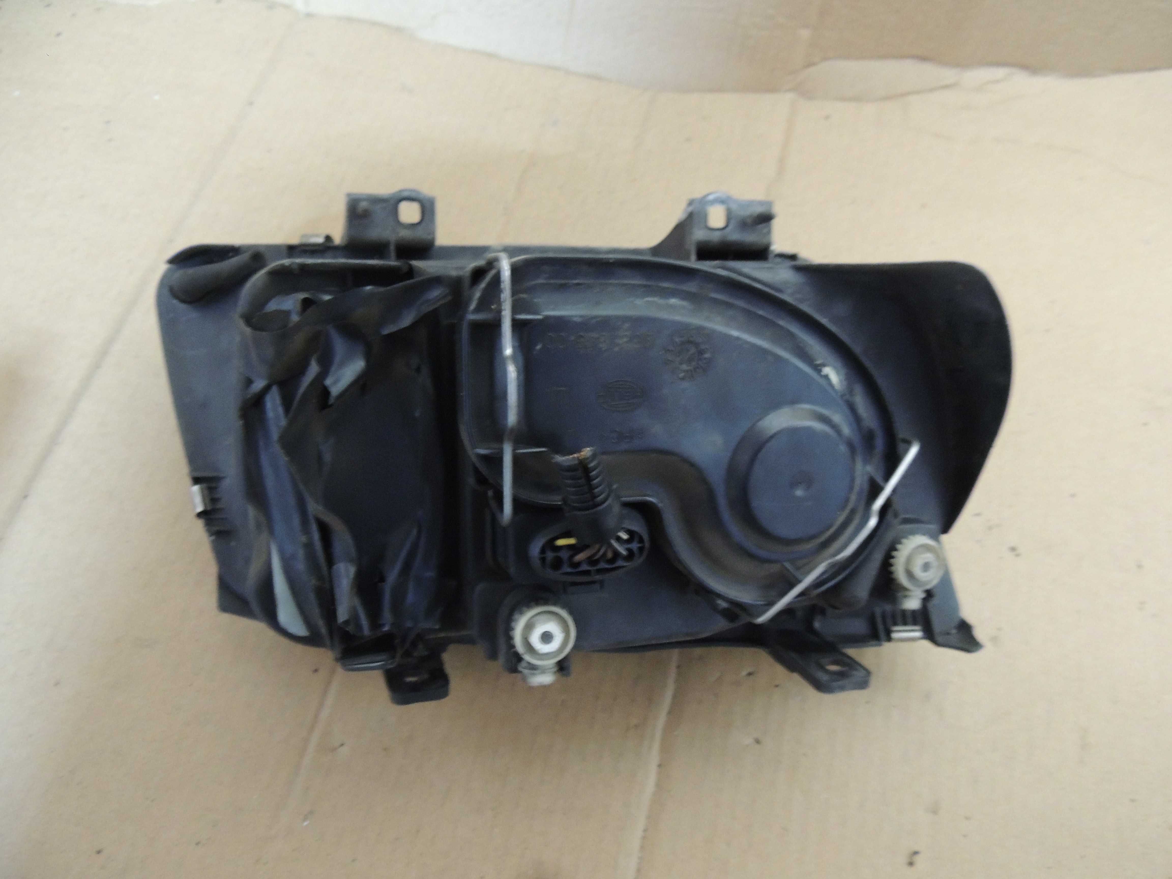 Lampa przednia lewa europejska Volkswagen Bora 99,00,01,02,03,04,05