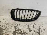 KRATKA GRILL ATRAPA NERKA LEWA ZDERZAKA PRZÓD BMW III 3 GT F34