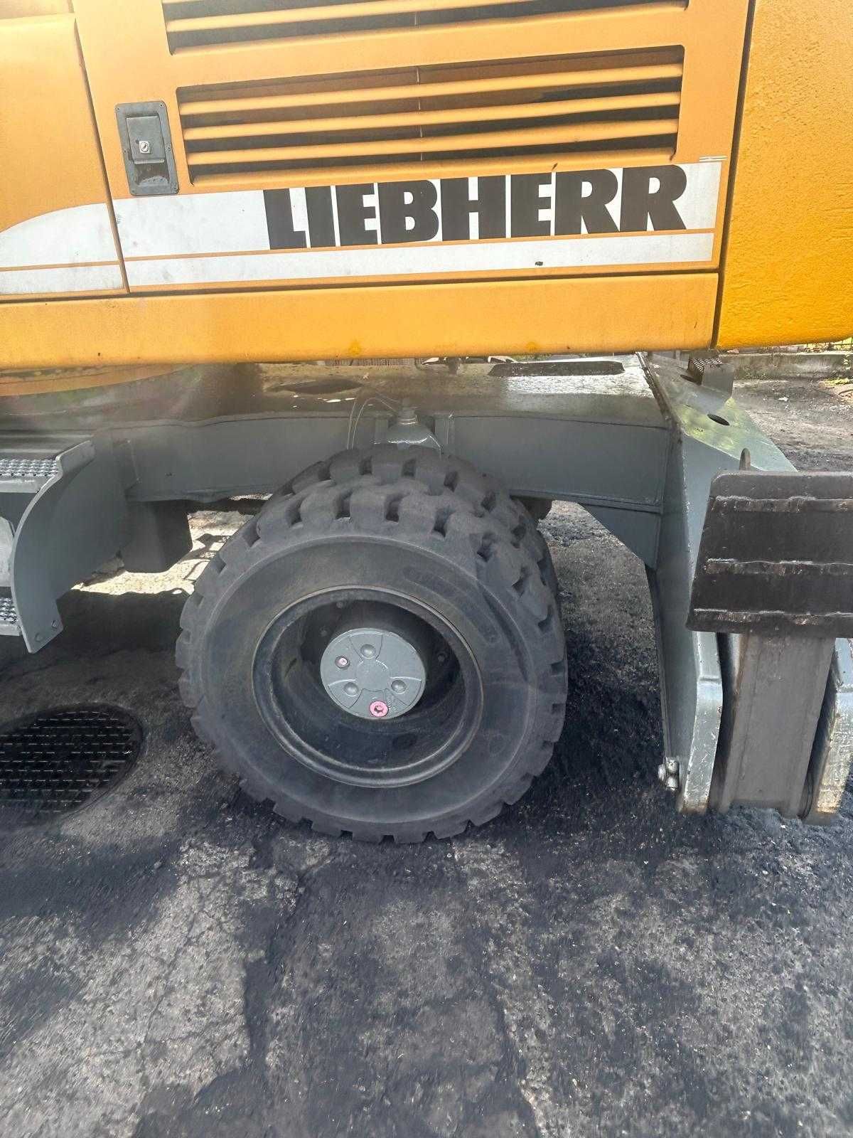 LIEBHERR A924Brok , rok 2005,