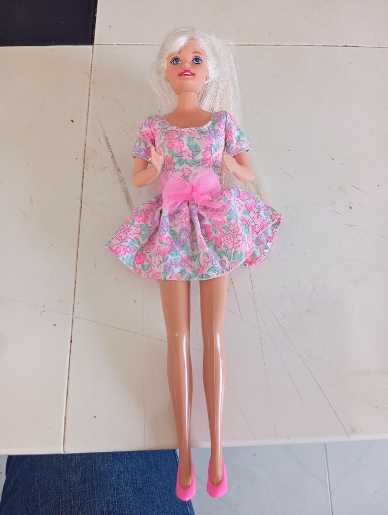 Barbies com roupinhas para coleção originais