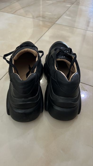 Масивні шкіряні кросівки