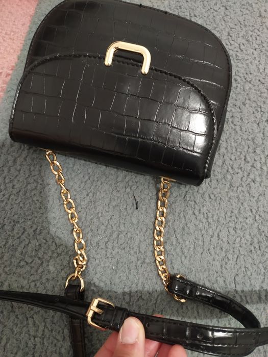 Mala pequenina feminina.