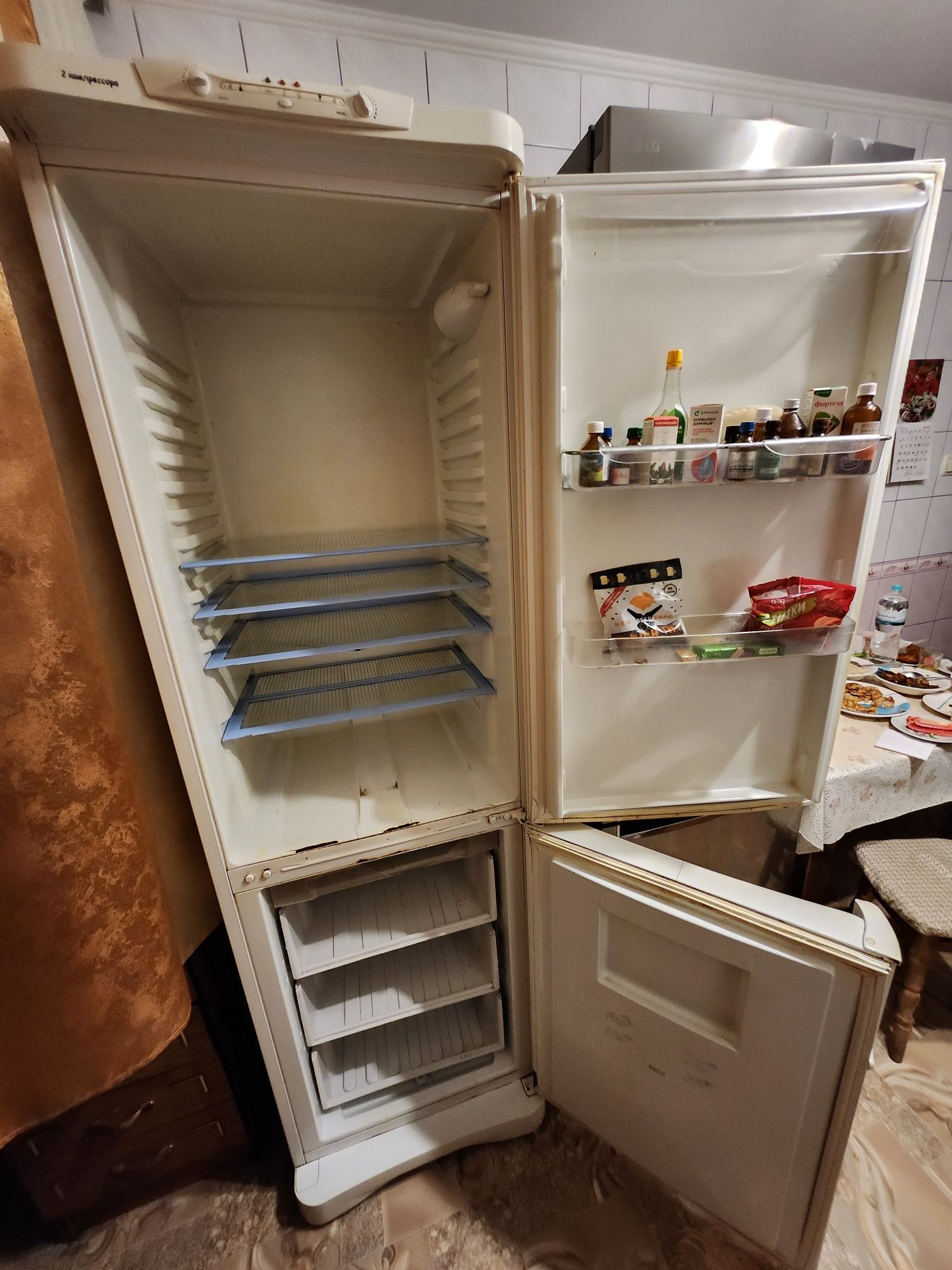 Холодильник Indesit