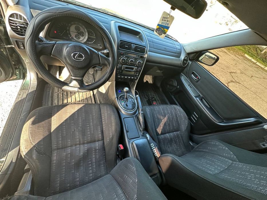 Продам Lexux IS 200