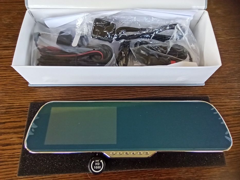 Зеркаловидеорегистратор с GPS навигацией