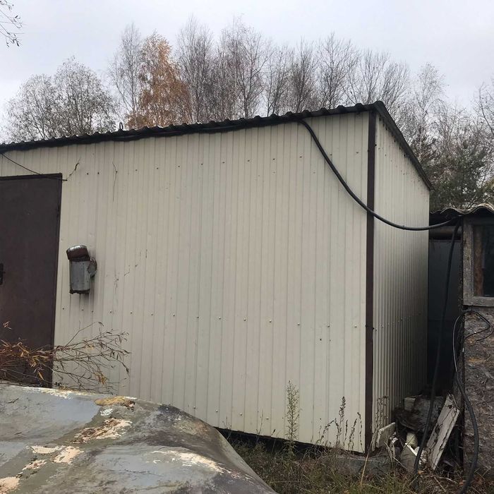 Дачний вагончик на березі р.Дніпро